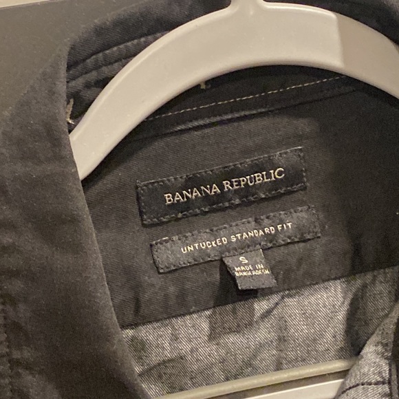 Banana Republic Black Untucked Standard Fit Button Down Shirt - Small - Picture 2 of 4